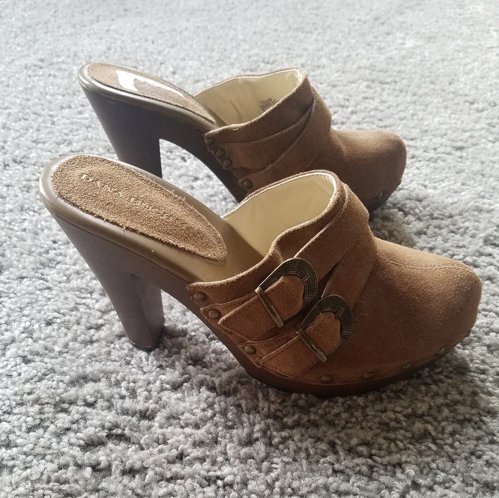 Dana Buchman Suede Booties, size 8 - Picture 4 of 4